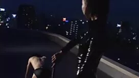 Gola baba širi noge  ...