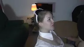 Čovjek kreće penis u ...