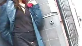 Zrelu plavušu dobiva ...