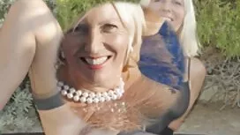 Mnoštvo djevojaka u  ...