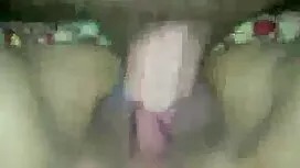 Djevojka s tamnom ko ...